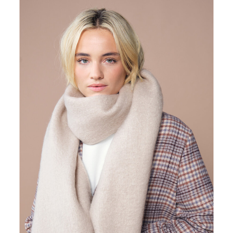 Fluffy scarf Thumbnail